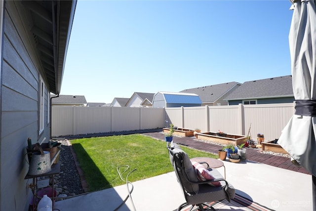 1028 W Sequoia Rd, Moses Lake, WA 98837 - view of yard with a patio area
