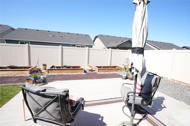 1028 W Sequoia Rd, Moses Lake, WA 98837 - fenced backyard featuring a patio area
