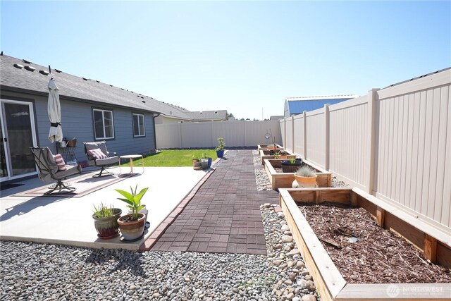 1028 W Sequoia Rd, Moses Lake, WA 98837 - fenced backyard featuring a patio area and a garden