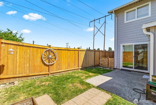 8805 11th St NE, Lake Stevens, WA 98258 - view of yard with a patio