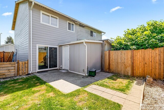 8805 11th St NE, Lake Stevens, WA 98258 - rear view of property featuring a patio area