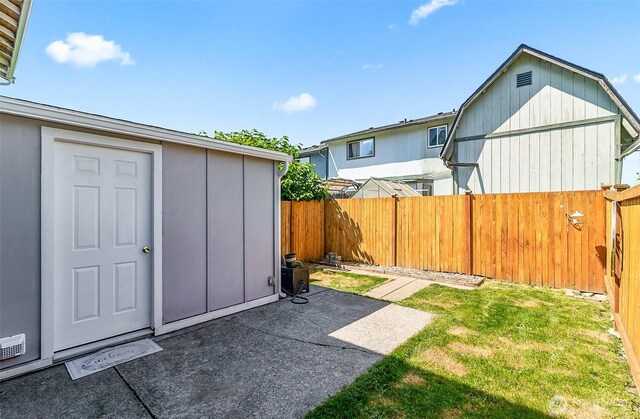 8805 11th St NE, Lake Stevens, WA 98258 - view of yard with an outdoor structure and a patio