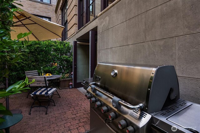 201 Galer St Unit 102, Seattle, WA 98109 - view of patio with area for grilling