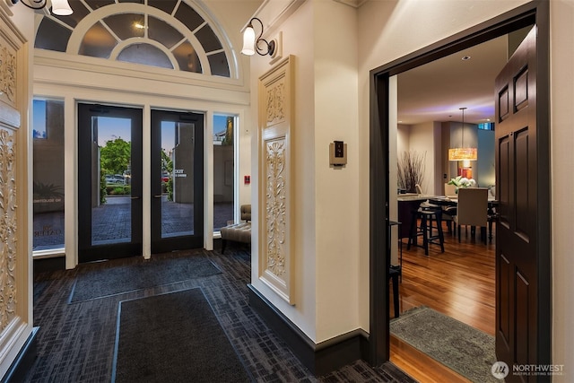 201 Galer St Unit 102, Seattle, WA 98109 - foyer featuring dark wood finished floors