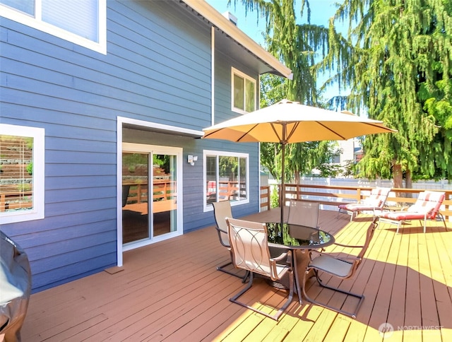 913 N Mountain View Ave, Tacoma, WA 98406 - deck featuring outdoor dining space