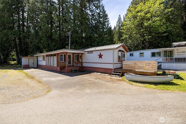 316 W Lake Samish Dr Unit 10, Bellingham, WA 98229 - manufactured / mobile home featuring a standing seam roof, metal roof, and a deck