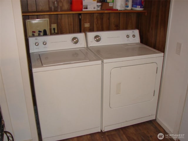 900 29th St SE Unit C-8, Auburn, WA 98002 - laundry room with washing machine and dryer and dark wood-style flooring