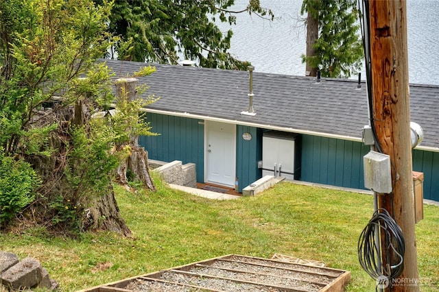 18933 W Big Lake Blvd, Mount Vernon, WA 98274 - view of front of home featuring roof with shingles and a front yard