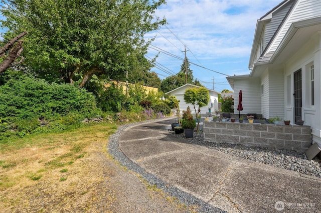 4918 S 3rd Ave, Everett, WA 98203 - view of yard featuring an outdoor structure