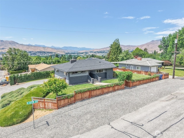 2540 N Astor Ave, East Wenatchee, WA 98801 - single story home featuring a mountain view
