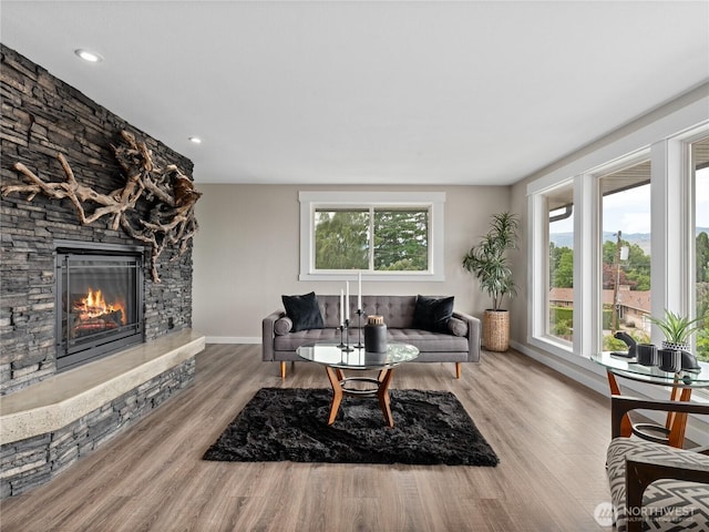 2540 N Astor Ave, East Wenatchee, WA 98801 - living area featuring a fireplace, wood finished floors, and recessed lighting