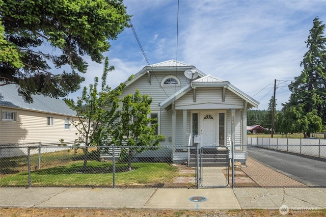 819 1st St, Cle Elum, WA 98922 - view of front of property with a fenced front yard and a gate