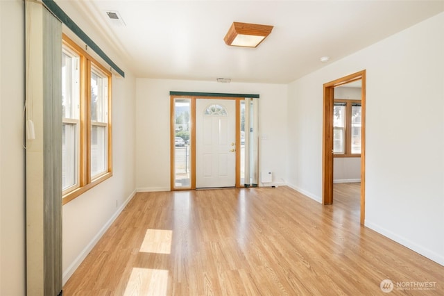 819 1st St, Cle Elum, WA 98922 - entryway featuring light wood finished floors and baseboards