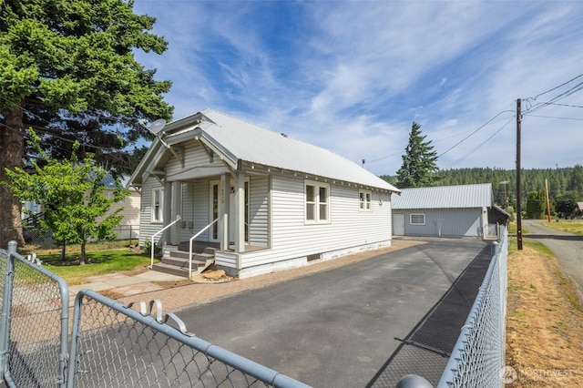 819 1st St, Cle Elum, WA 98922 - view of front of house with a metal roof