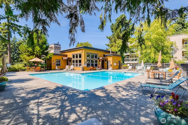 22910 90th Ave W Unit B306, Edmonds, WA 98026 - community pool with a patio