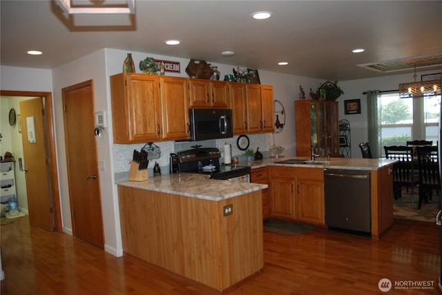 3081 Wild Goose Rd NE, Moses Lake, WA 98837 - kitchen featuring black appliances, a peninsula, dark wood-style flooring, backsplash, and recessed lighting