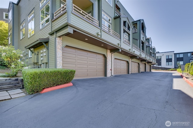 327 2nd Ave S, Kirkland, WA 98033 - view of road with a residential view