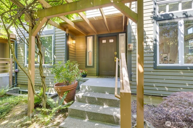 327 2nd Ave S, Kirkland, WA 98033 - property entrance
