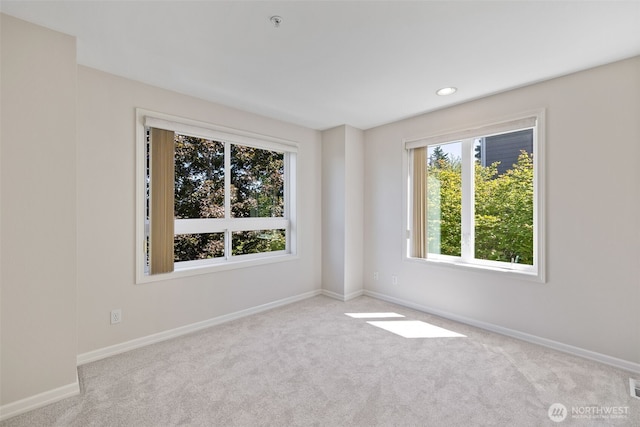 327 2nd Ave S, Kirkland, WA 98033 - carpeted empty room with a pendent fire sprinkler and recessed lighting
