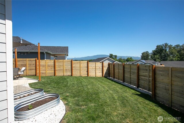 2183 Lagerwey Cir, Lynden, WA 98264 - fenced backyard featuring a mountain view
