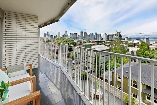 525 Belmont Ave E Unit 4F, Seattle, WA 98102 - balcony with a view of skyline