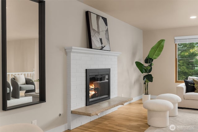 539 129th Ave SE, Bellevue, WA 98005 - living room featuring wood finished floors, a fireplace, and recessed lighting