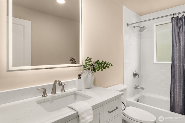 539 129th Ave SE, Bellevue, WA 98005 - bathroom featuring vanity, shower / bath combo, and recessed lighting
