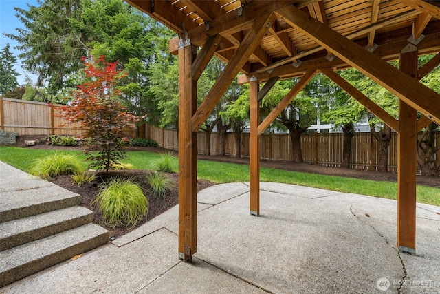 539 129th Ave SE, Bellevue, WA 98005 - fenced backyard with a patio area