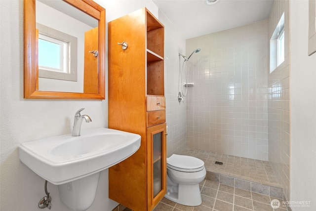 1103 Fieldcrest Ave, Centralia, WA 98531 - full bathroom with plenty of natural light, a tile shower, and tile patterned floors