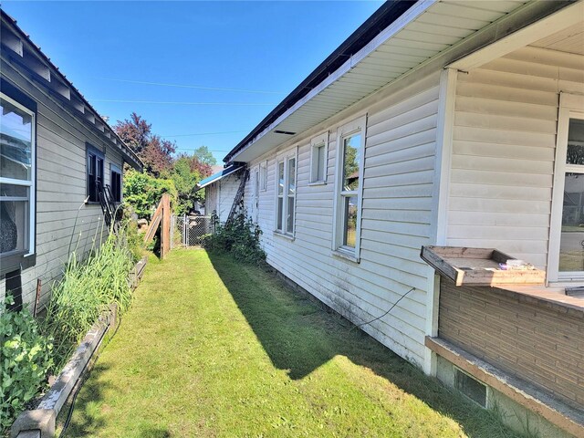 1004 N Tower Ave, Centralia, WA 98531 - view of side of home