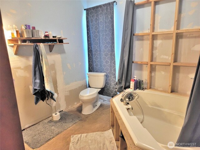1004 N Tower Ave, Centralia, WA 98531 - bathroom with toilet and a garden tub