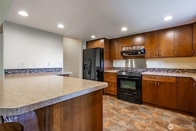 9206 Delta Line Rd, Custer, WA 98240 - kitchen featuring black appliances, under cabinet range hood, recessed lighting, a peninsula, and light countertops