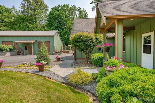 9206 Delta Line Rd, Custer, WA 98240 - view of yard featuring an outdoor structure