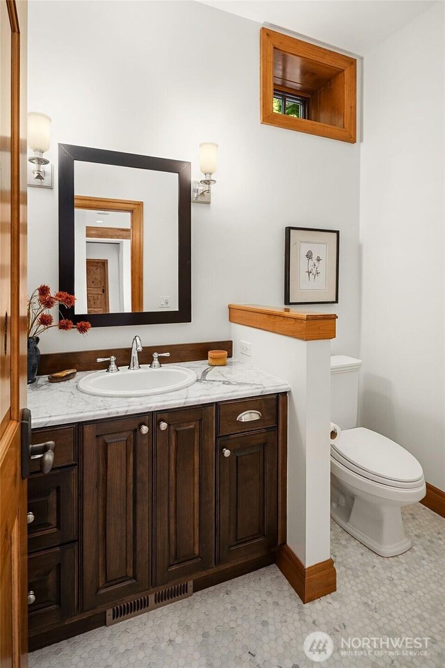 8260 Avalon Dr, Mercer Island, WA 98040 - half bathroom with vanity, baseboards, and toilet