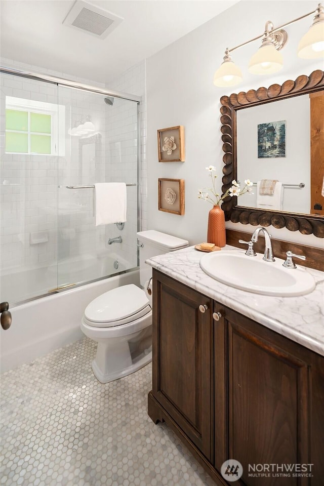 8260 Avalon Dr, Mercer Island, WA 98040 - full bath with vanity, toilet, and combined bath / shower with glass door