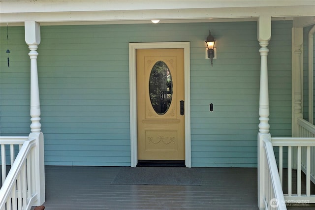5940 Rose Loop NE, Bainbridge Island, WA 98110 - view of exterior entry featuring a porch