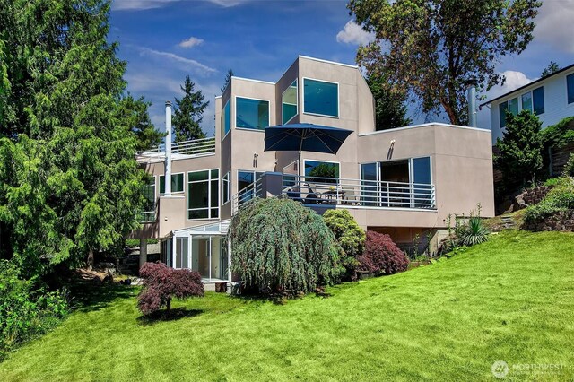 11115 NE 95th St, Kirkland, WA 98033 - rear view of property with a lawn, a balcony, and stucco siding
