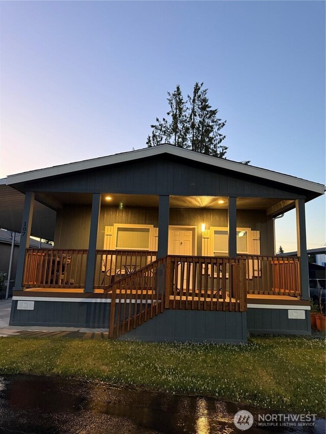 2101 S 324th St Unit 107, Federal Way, WA 98003 - back of property at dusk featuring a porch