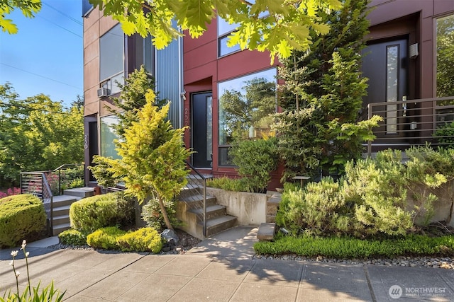 252 E Roanoke St, Seattle, WA 98102 - doorway to property