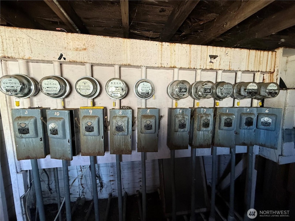 400 9th St, Raymond, WA 98577 - utility room featuring electric meter