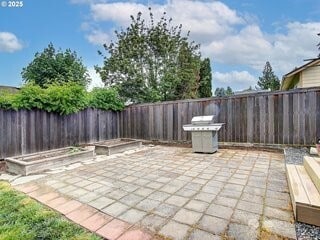 2518 NE 82nd Way, Vancouver, WA 98665 - fenced backyard featuring a patio
