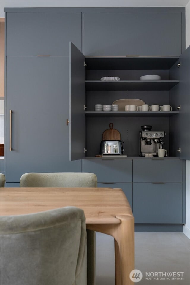 580 Park Ave NE, Bainbridge Island, WA 98110 - view of pantry