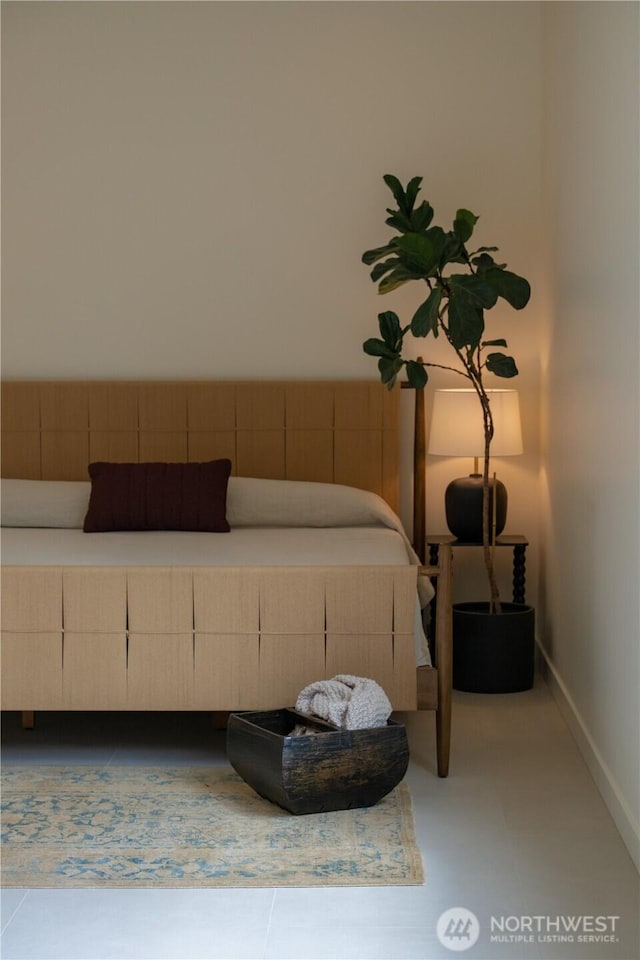 580 Park Ave NE, Bainbridge Island, WA 98110 - bedroom with baseboards