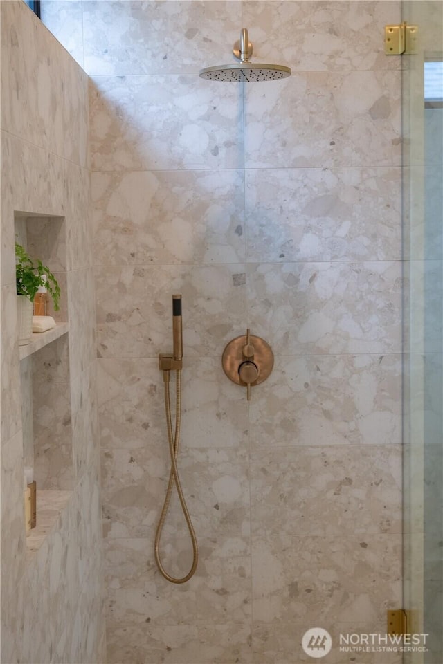 580 Park Ave NE, Bainbridge Island, WA 98110 - detailed view of tiled shower