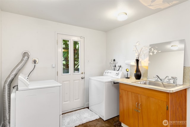 6151 S 125th St, Seattle, WA 98178 - laundry room with a sink and washing machine and dryer