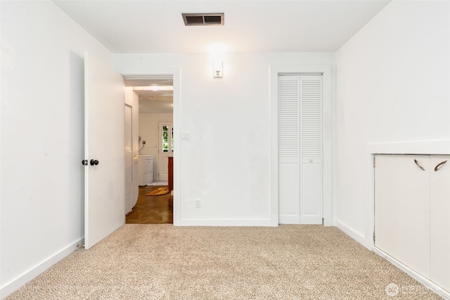 6151 S 125th St, Seattle, WA 98178 - unfurnished bedroom featuring carpet floors, washer and clothes dryer, and a closet