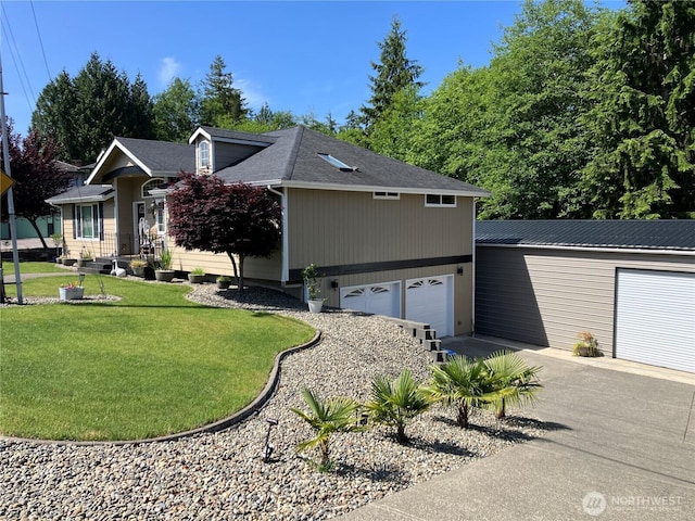 1517 Chilton Rd, Aberdeen, WA 98520 - view of front facade with a front lawn and driveway