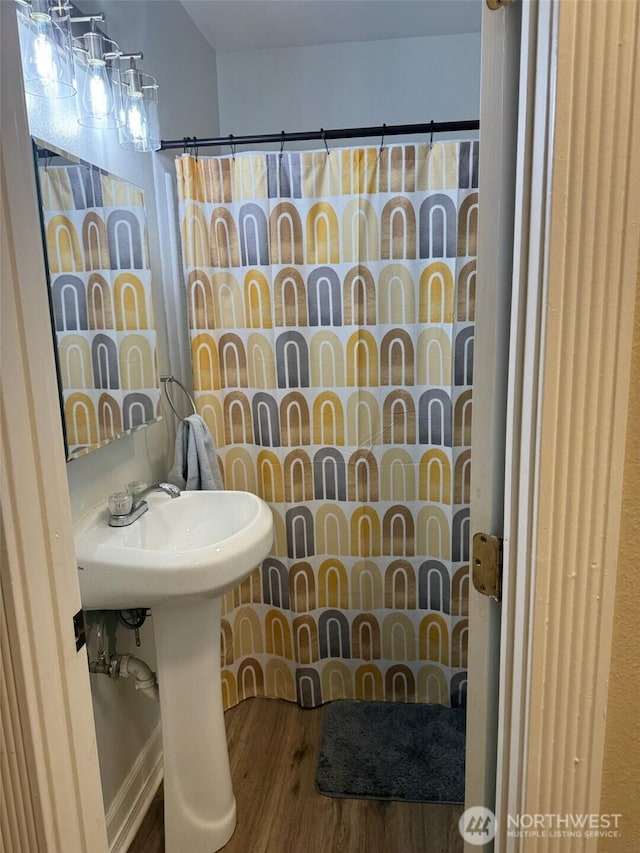 1517 Chilton Rd, Aberdeen, WA 98520 - full bath featuring wood finished floors and a shower with shower curtain