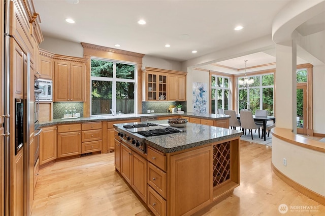 8407 SE 69th Pl, Mercer Island, WA 98040 - kitchen featuring stainless steel appliances, a chandelier, tasteful backsplash, light wood-type flooring, and recessed lighting