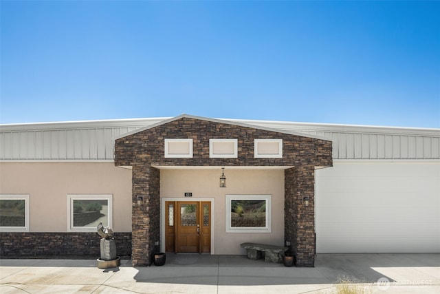 431 Airport Way SW, Mattawa, WA 99349 - entrance to property featuring stone siding, stucco siding, and a garage